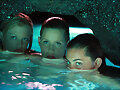 las tres asomando por el agua xD