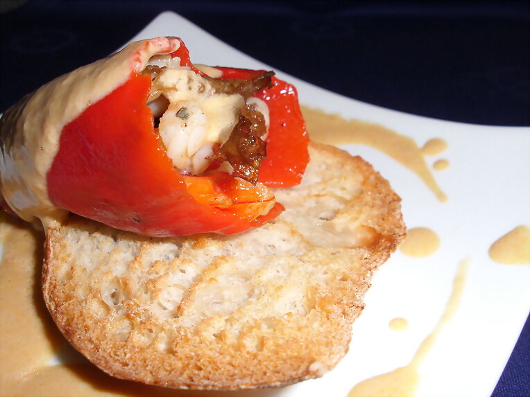 Pimiento relleno de gambas y setas