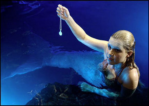 Emma en el agua