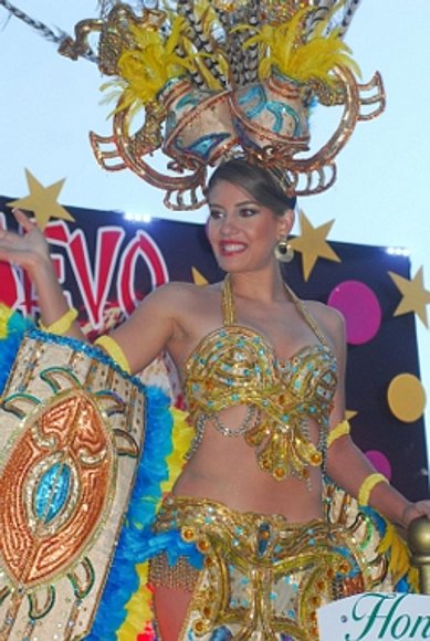 DESFILE DE LAS AMERICAS EN MANIZALES