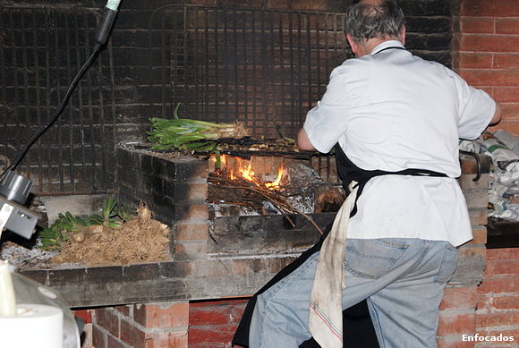 Cocienero (Preparando los Calçots)