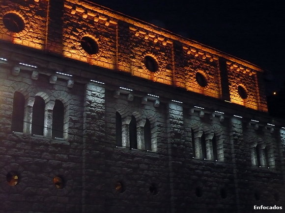 Fachada iluminada