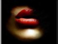 UN BESO