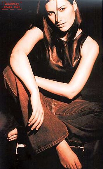 Pies de Laura Pausini