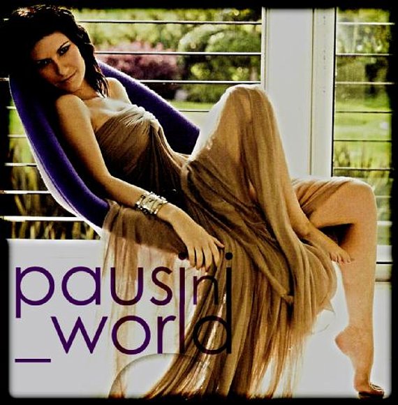 Pies de Laura Pausini