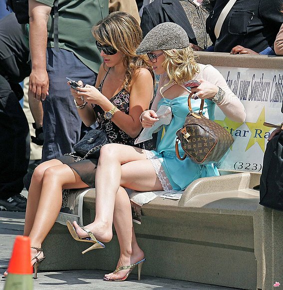 Pies de Hillary Duff