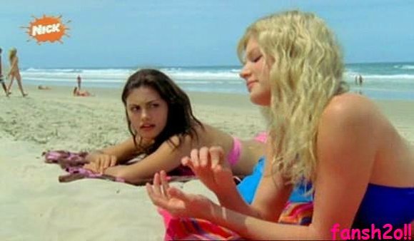 rikki y cleo en la playa =)
