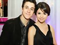 Selena con Henrie