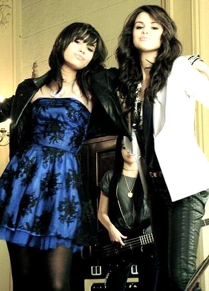 Demi y Selena one in the same!!!