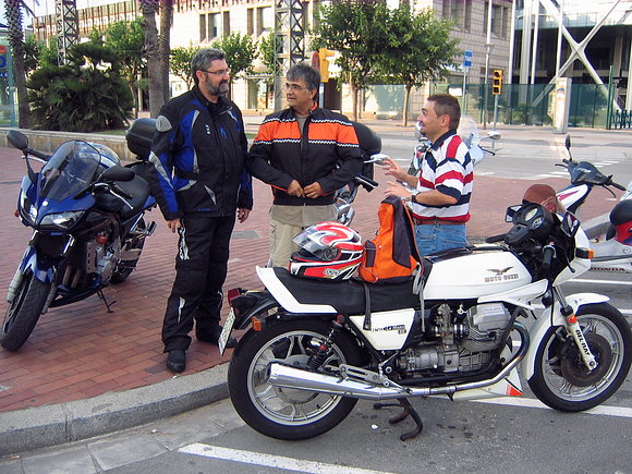 Salida matutina con los amigos de Guzzi