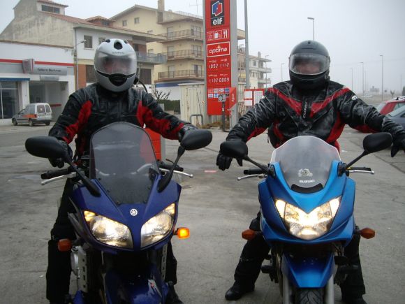 Pasando frio en moto