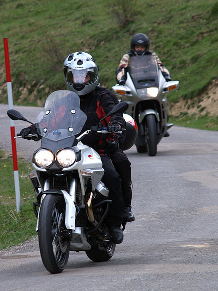 Rodando con la Stelvio por el Roncal
