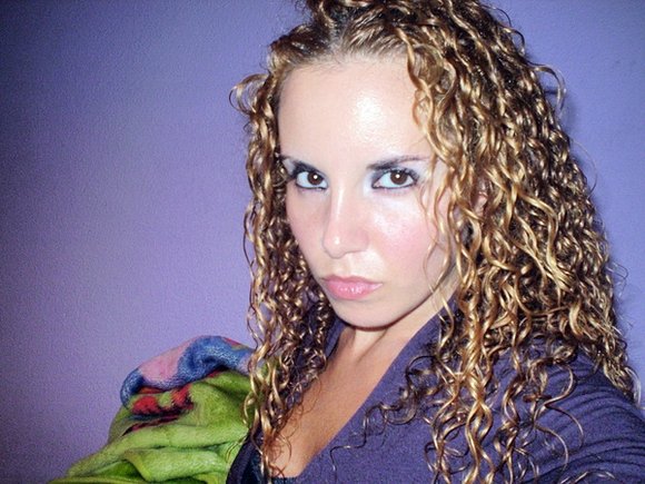 BESITOS Y FELIZ LUNES:)