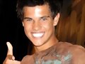 TAYLOR LAUTNER SONRIENTE COMO SIEMPRE