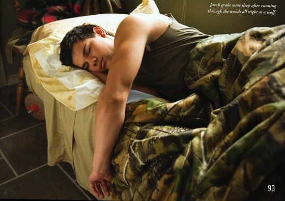 TAYLOR LAUTNER DURMIENDO EN LUNA NUEVA