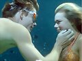 Bella y Will en el mar