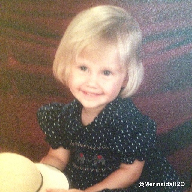Claire Holt de pequeña