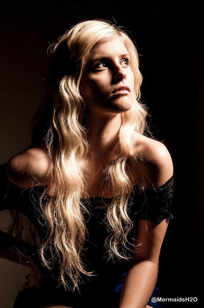 Amy Ruffle photo shoot por Lauren Smeaton