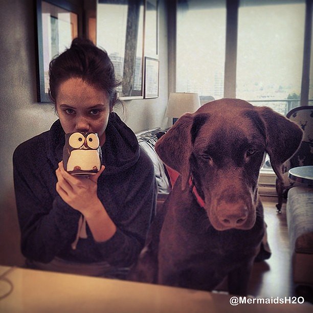 Allie Bertram y su perro Charles