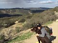 Allie Bertram y su perro Charles