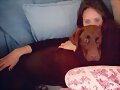 Allie Bertram y su perro Charles