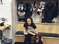 Allie Bertram y su perro Charles