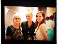 Amy Ruffle con su madre y una chica