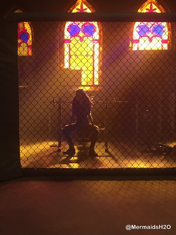 Behind the scenes Phoebe Tonkin en The Originals