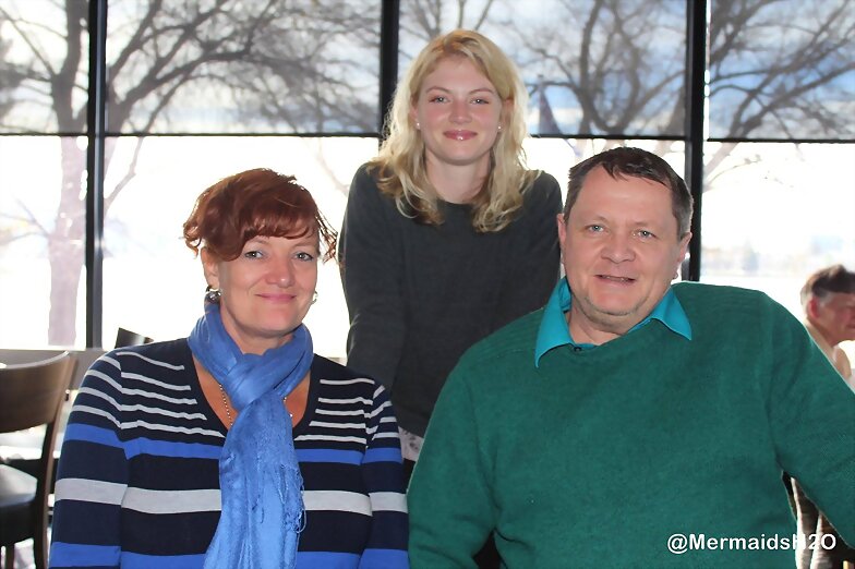 Cariba Heine con sus padres