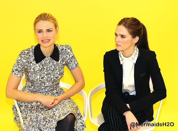 Lucy Fry y Zoey Deutch - Buzzfeed 2014