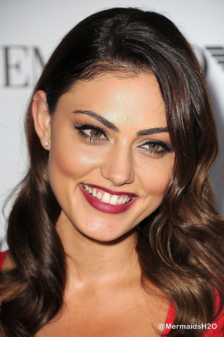 Phoebe Tonkin Teen Vogue's 10th Anniversary Annual