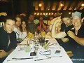 Luke Mitchell con su esposa Rebecca Breeds