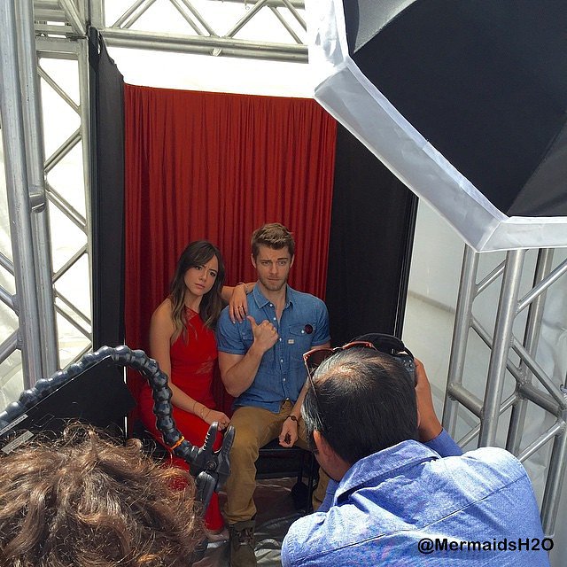 Luke Mitchell y Chloe Bennet en la Comic Con 2015