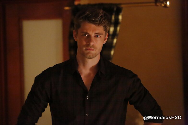 Luke Mitchell en la serie Agents of SHIELD