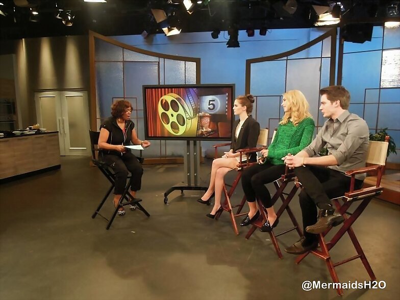 Lucy Fry, Zoey Deutch y Dominic Sherwood 2014