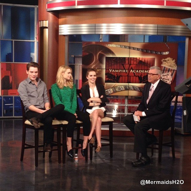Lucy Fry, Zoey Deutch y Dominic Sherwood 2014