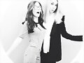 Lucy Fry y Zoey Deutch 2014