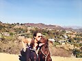 Allie Bertram y su perro Charles