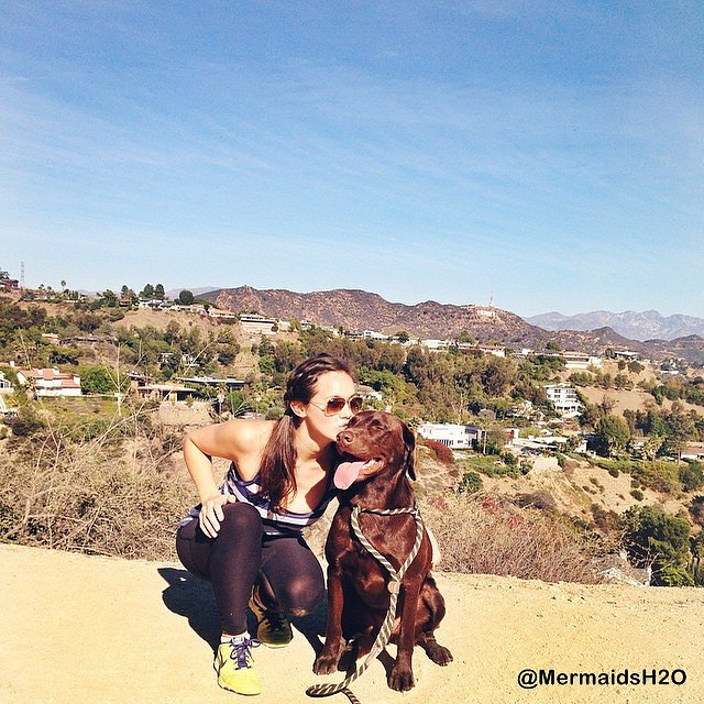 Allie Bertram y su perro Charles