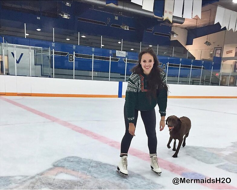 Allie Bertram y su perro Charles