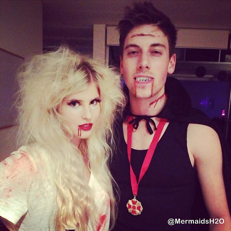 Amy Ruffle y novio Lincoln Younes Halloween 2013