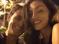 Phoebe Tonkin con su novio Paul Wesley