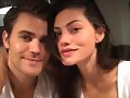 Phoebe Tonkin con su novio Paul Wesley