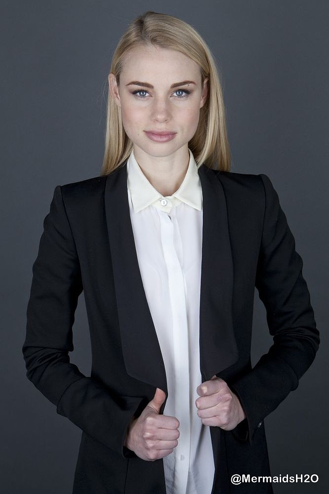 Lucy Fry studio Popsugar 2014