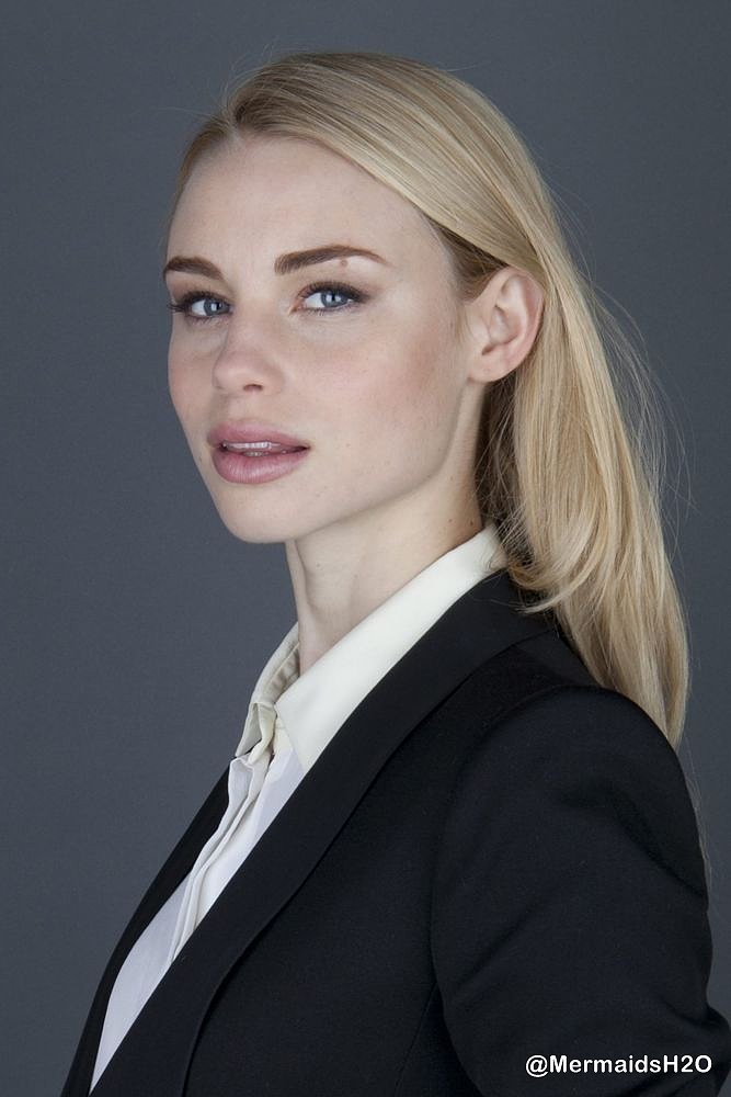 Lucy Fry studio Popsugar 2014