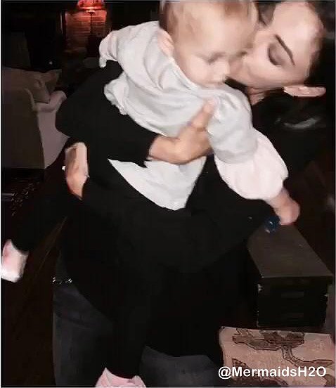 Behind the scenes Phoebe Tonkin en The Originals