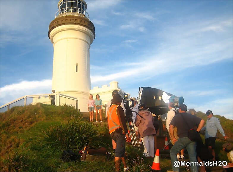Lucy Fry en la serie Alien Surf Girls