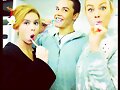 Lucy Fry en la serie Alien Surf Girls