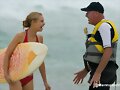 Lucy Fry en la serie Alien Surf Girls