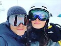 Phoebe Tonkin con su novio Paul en Park City, Utah